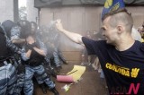 乌克兰警察遭遇催泪弹