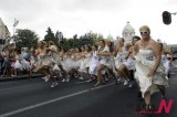 婚纱新娘竞技赛跑