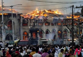 克什米尔寺院大火触发反印情绪