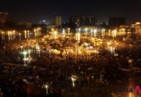 埃及民众示威抗议政府推行新宪法