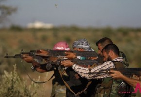 军事训练中的叙利亚士兵