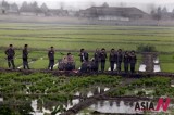 朝鲜军乐团为农民演奏