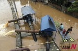 印度突降暴雨 十人水中丧生