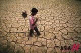 饱受干旱天气煎熬的印度农民