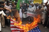 巴基斯坦民众怒焚美国国旗