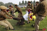 印度警察拘押藏独示威者