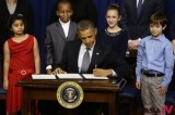 奥巴马动用总统权力 签署控枪法案
