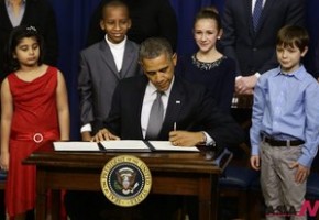 奥巴马动用总统权力 签署控枪法案