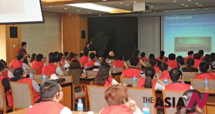 2012年5月聆听韩国学者讲学的中国青年学者 图片来源：（韩）NEWSis