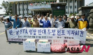 反对中韩FTA的韩国农民正在举行示威活动 图片： NEWSis